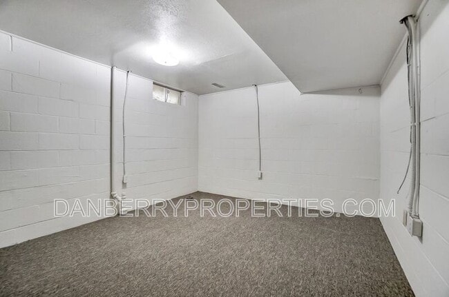 Building Photo - 1115 Secor Rd