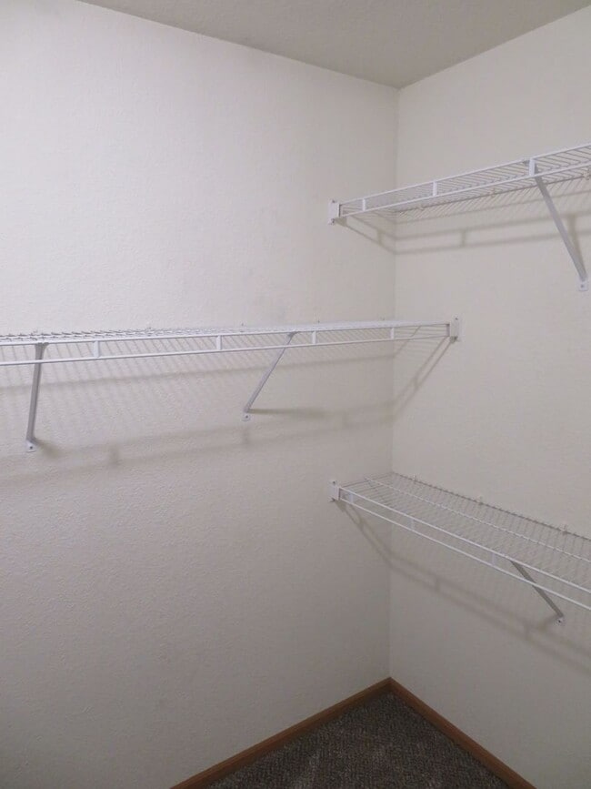 Building Photo - Raco 111/115 Nordic