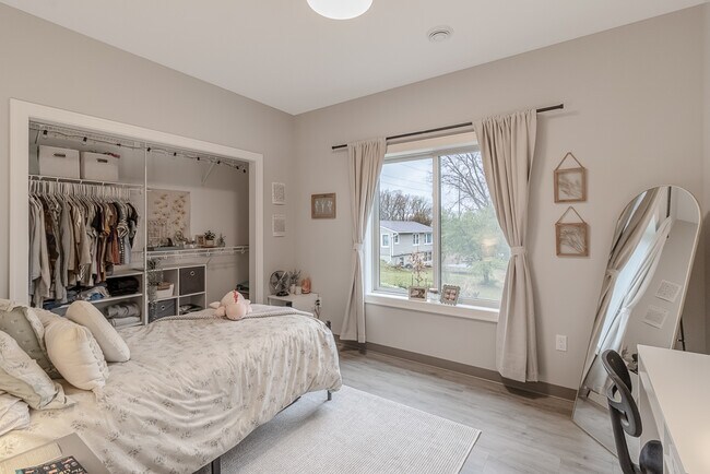 Building Photo - 1570 Stadium Ln