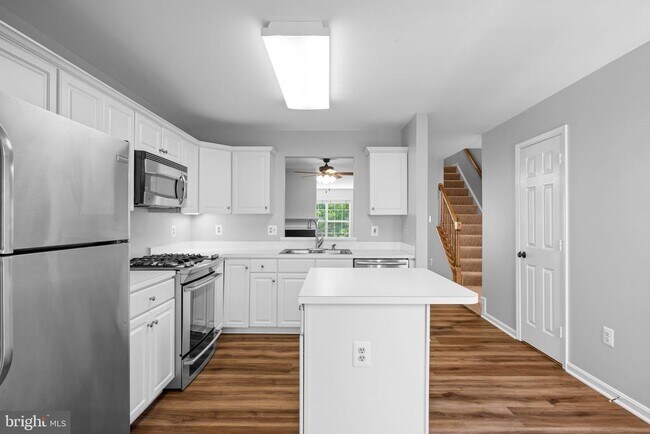 Building Photo - 13126 Plotner Farm Rd