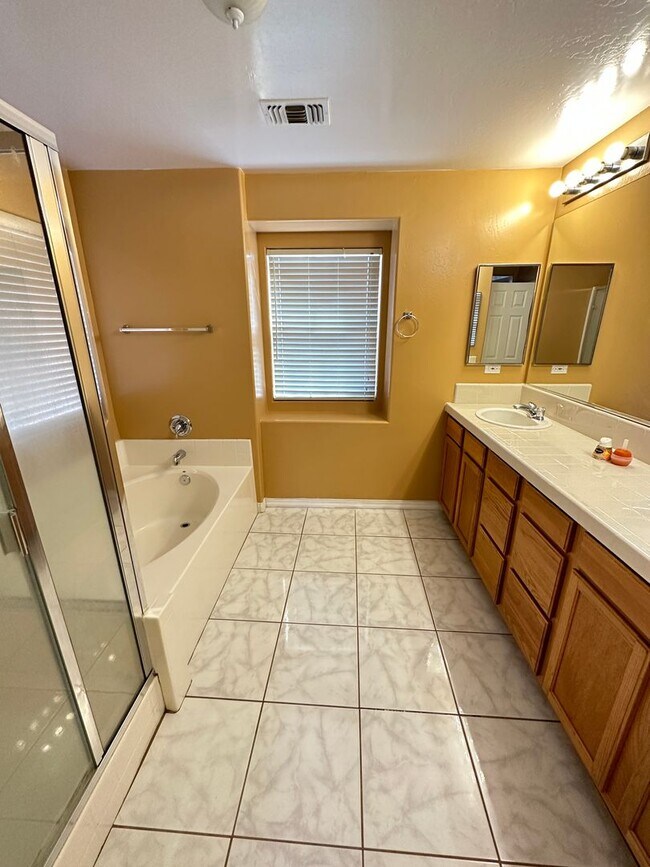 Building Photo - Charming 4-Bedroom, 3-Bathroom Home in Silver Creek