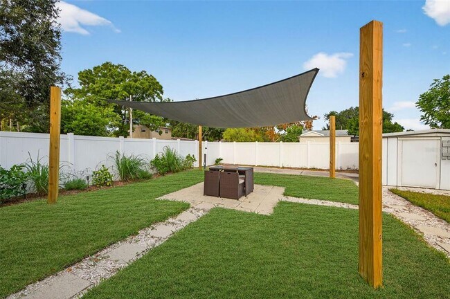 Building Photo - 6501 Livingston Ave N