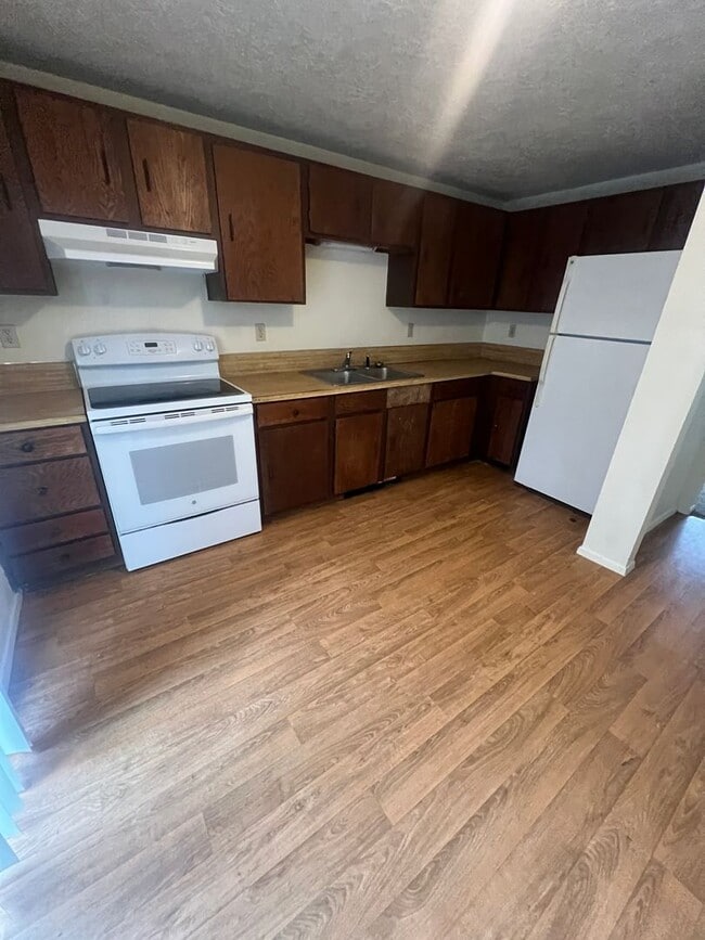 Building Photo - 423 E Dunn St