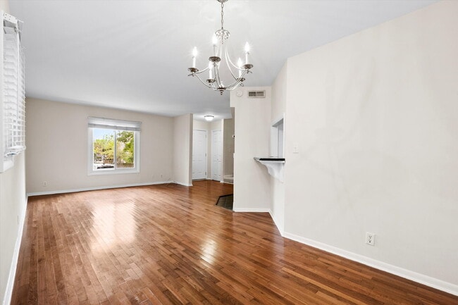 Building Photo - 22 Ogier St