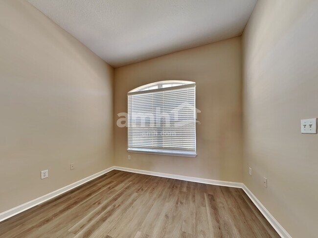 Building Photo - 3108 Silverado Cir