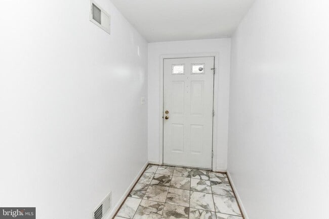 Building Photo - 1460 N Quinn St