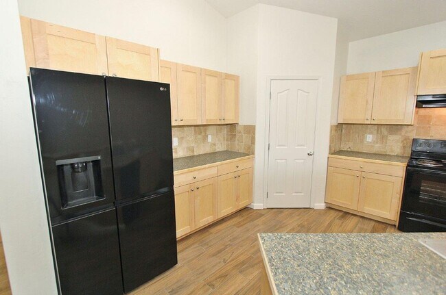 Building Photo - Spacious Home In A Beautiful Neighborhood!