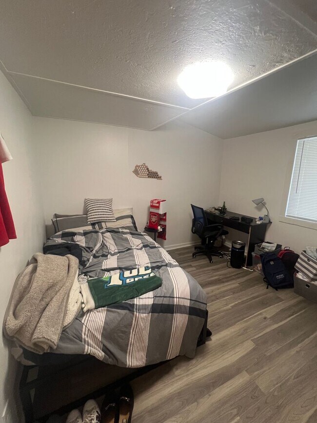 Building Photo - 2bd/1ba with New Appliances Near Campus Text 510-631-1171