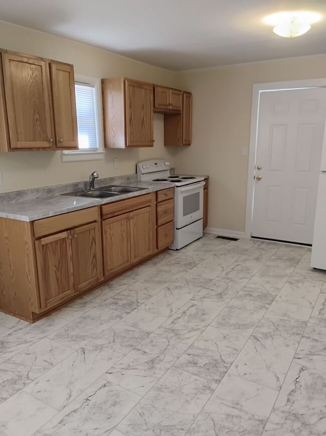 Building Photo - Cute duplex in Beaufort