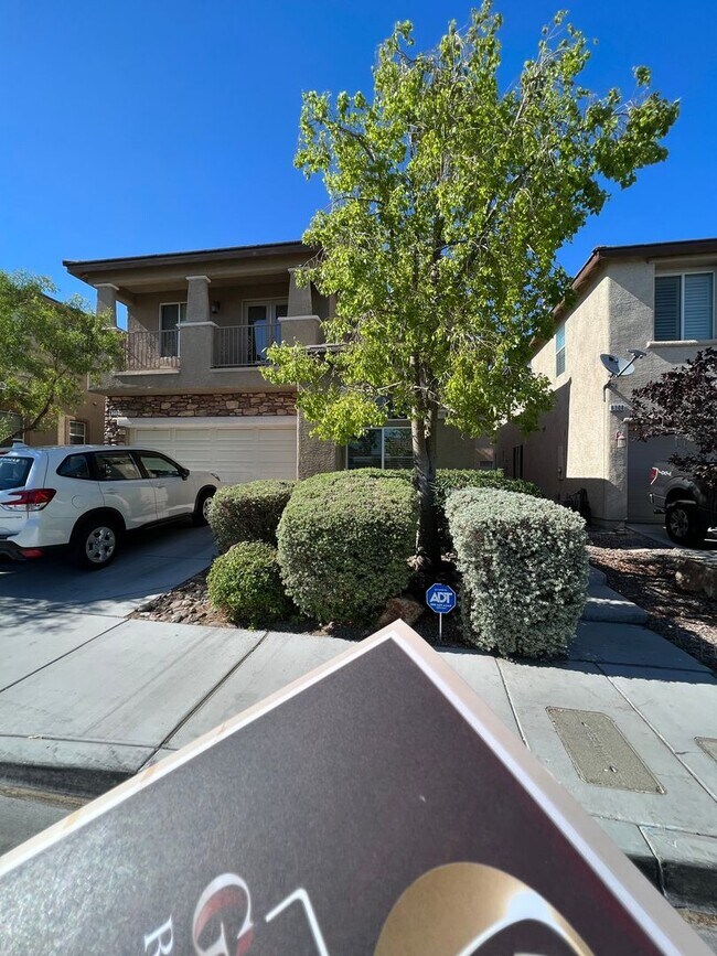 Building Photo - ABSOLUTELY AMAZING! Large 4 bedroom 2 stor...