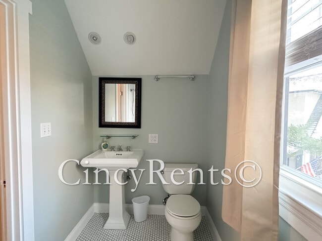 Building Photo - 3559 Rawson Pl