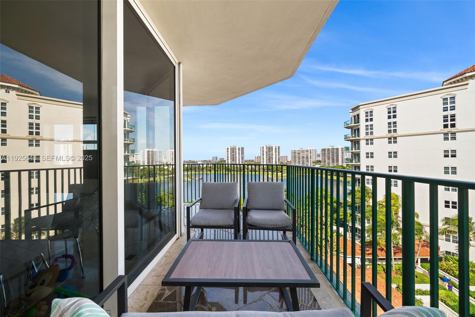 Building Photo - 19900 E Country Club Dr