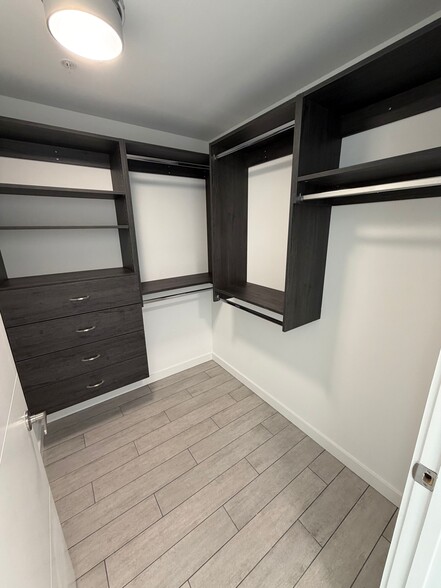 Building Photo - 237 NE 33rd St