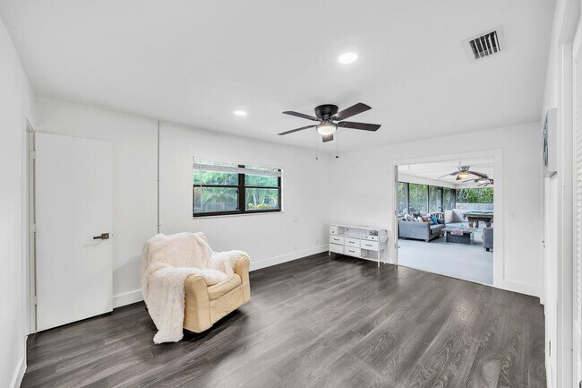 Building Photo - 10962 57th Pl S