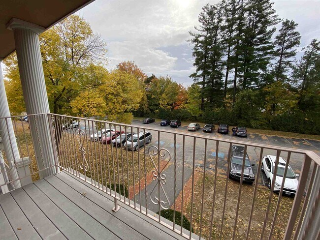 Building Photo - 385 Huse Rd