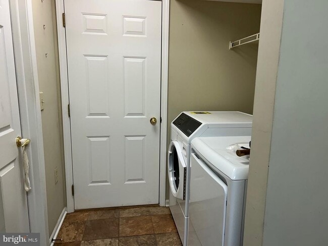 Building Photo - 88 Woolsey Ct