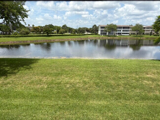 Building Photo - 112 Preston Way