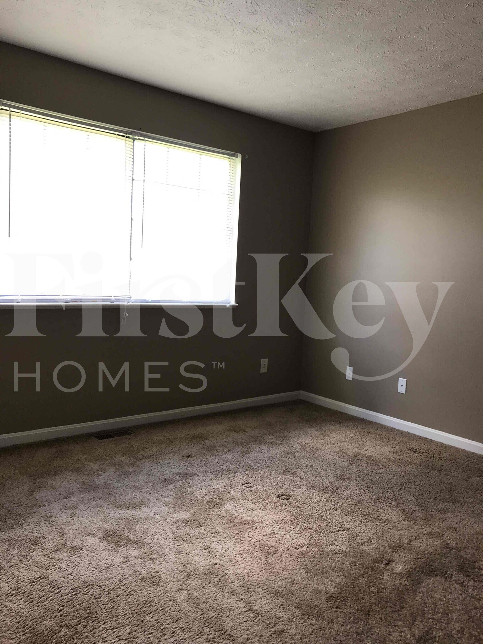 Building Photo - 3961 Bonn Dr