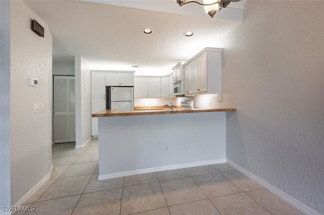 Building Photo - 60 Emerald Woods Dr