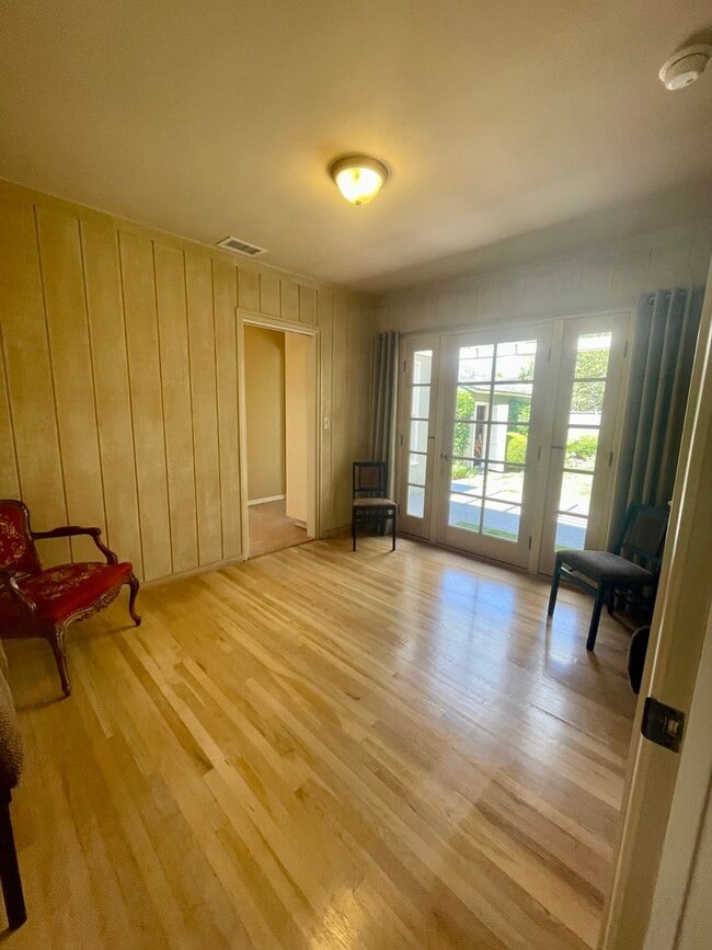 Building Photo - Charming San Roque Home on Quiet Cul de Sa...
