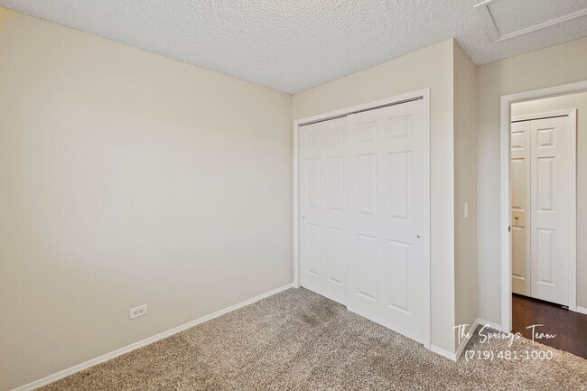 Building Photo - COUNTRYSIDE 3BD/2BA in FOUNTAIN - Security Deposit Waiver Available