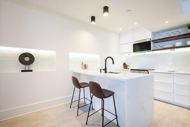 Building Photo - 1936 Calvert St NW