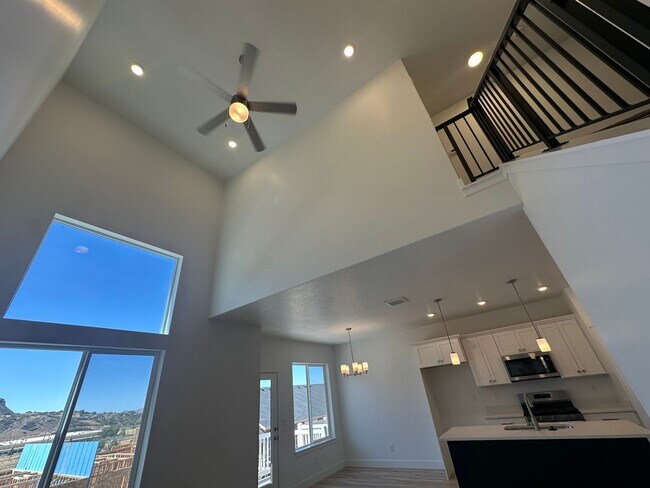 Building Photo - 5280 Acacia Dr