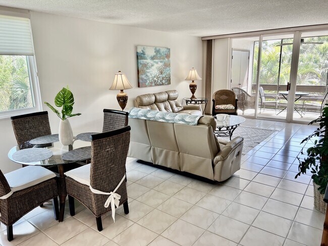 Living Room & Dining - 843 Bayport Way