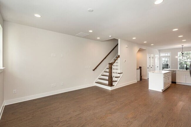 Building Photo - Townhome in West Charlotte