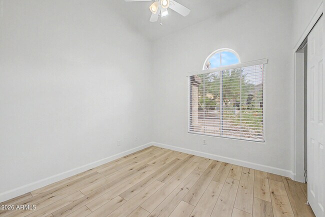 Building Photo - 1220 E Briarwood Terrace