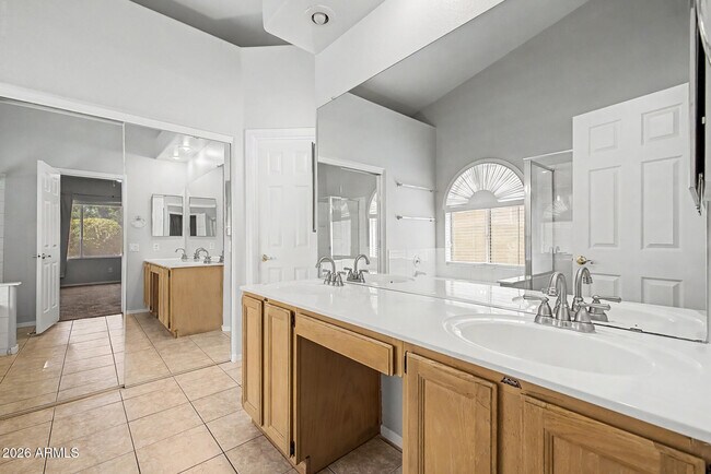 Building Photo - 405 W Primoroso Dr