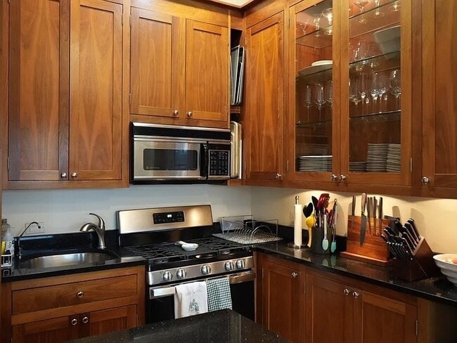 Building Photo - 11 Milford St