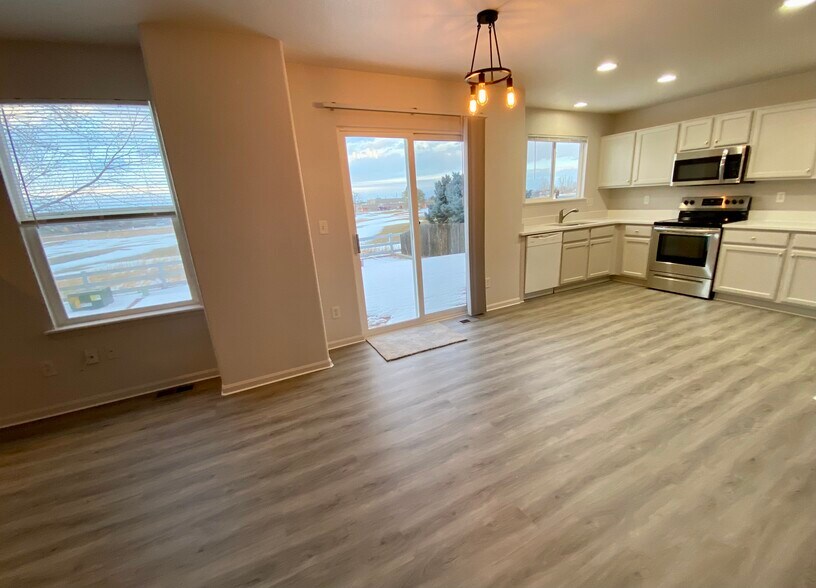 Building Photo - 1647 Wagonwheel Dr
