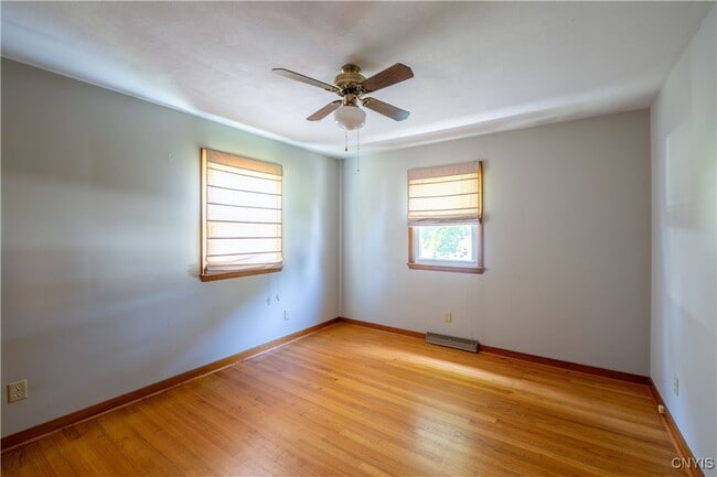 Building Photo - 8686 Maple Ln