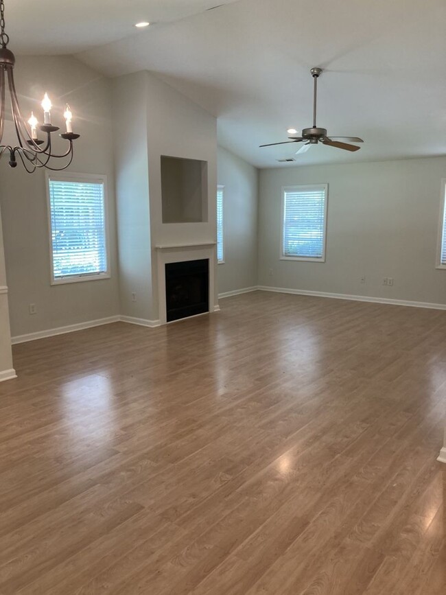 Building Photo - Lindley Park 3 bedroom