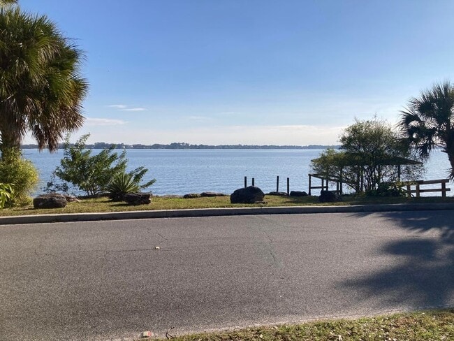 Building Photo - 803 Rockledge Dr