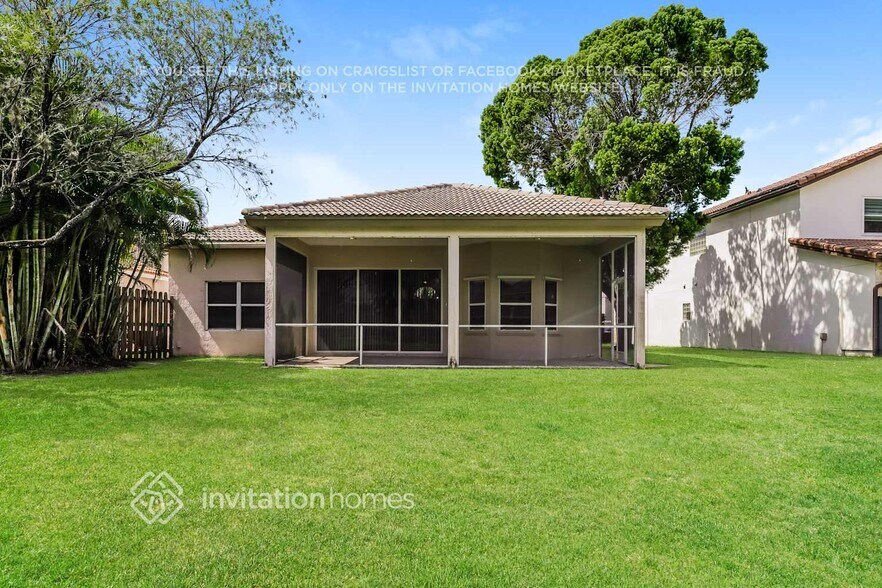 Building Photo - 3746 Old Lighthouse Cir