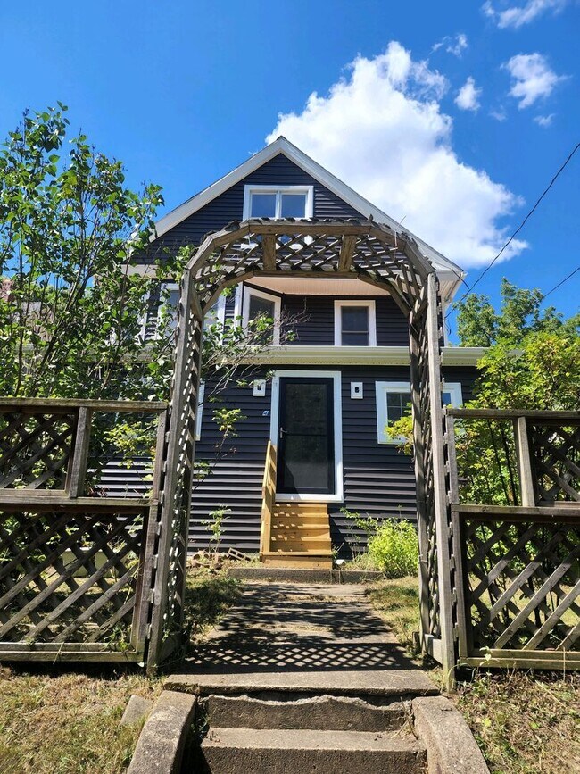 Primary Photo - 94 Rhodes Ave