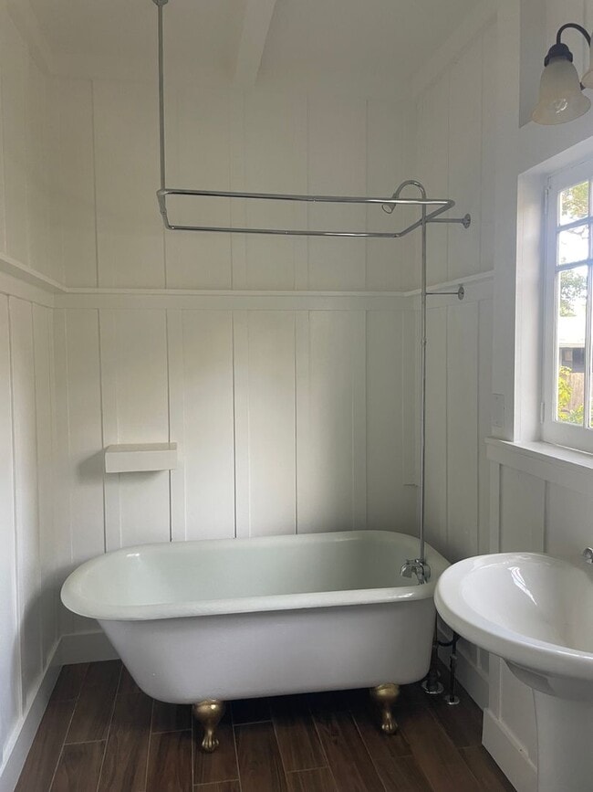 Building Photo - Pacific Grove quaint cottage