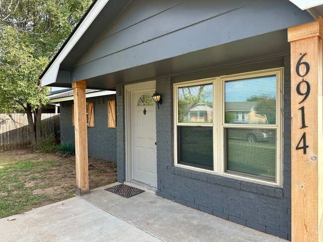 Building Photo - Updated