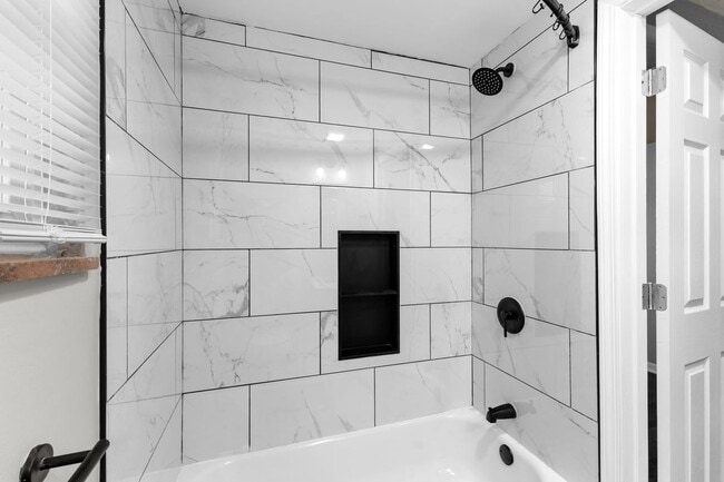 Building Photo - 384-386-386 S Napoleon Ave