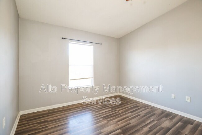 Building Photo - 6860 Skaff Ave