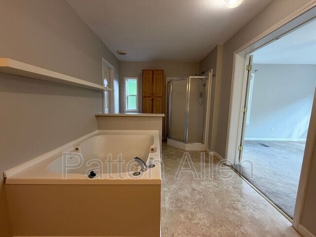 Building Photo - 18 Meadowview Terrace