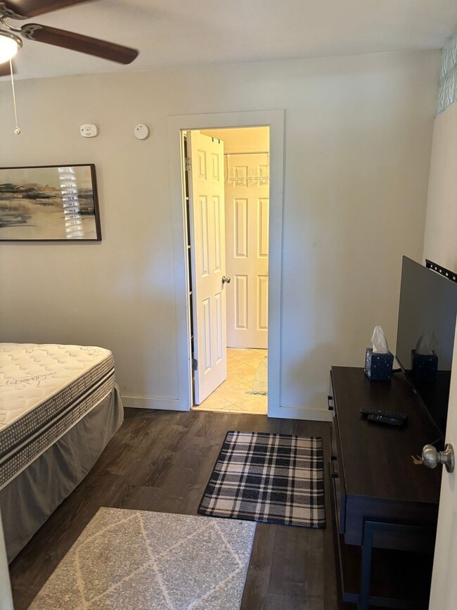 Building Photo - AVAILABLE NOW. Electric included. Furnishe...
