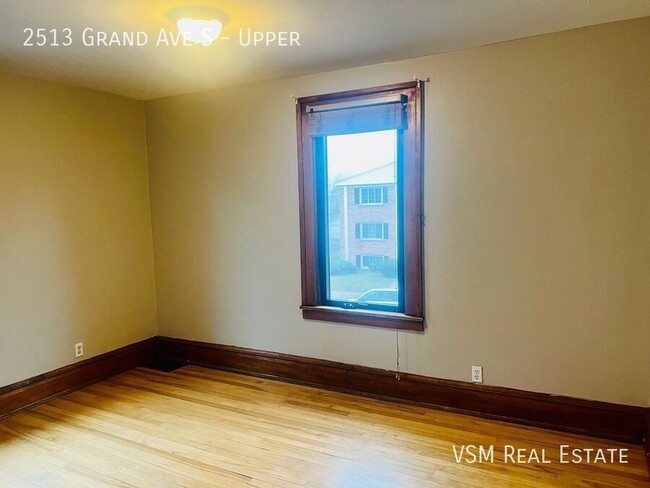 Building Photo - AVAILABLE NOW! Spacious 3 Bed, 1 Bath Uppe...