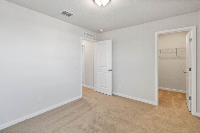 Building Photo - Beautiful 4/3 w/ Loft Energy Efficient Hom...
