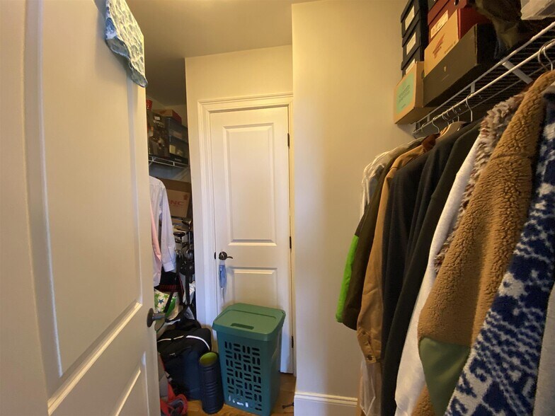 Building Photo - 168 Hampshire St