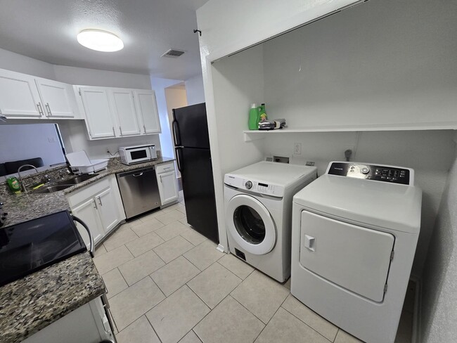 Building Photo - 4111 Sunrise Terrace Dr
