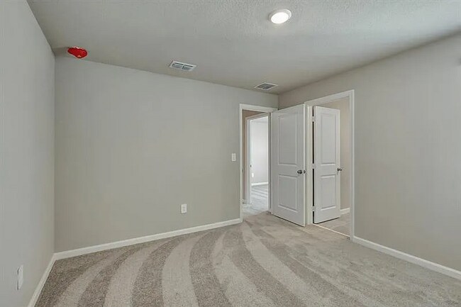 Building Photo - 5788 SE Edgewater Cir