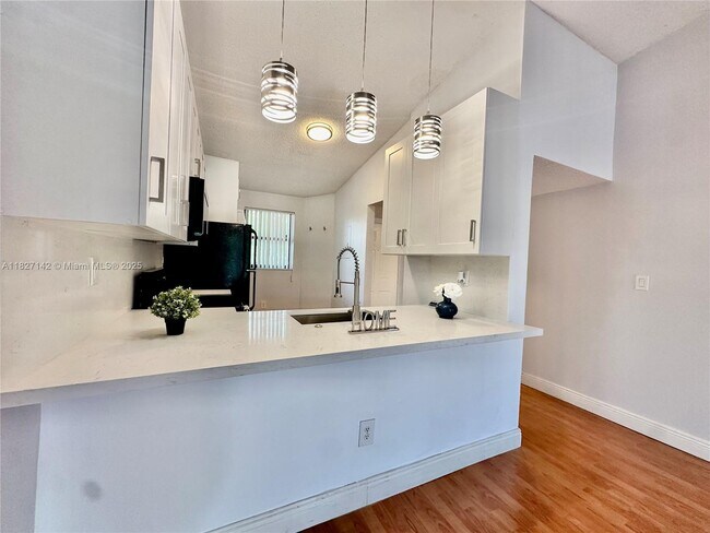 Building Photo - 9994 Nob Hill Pl